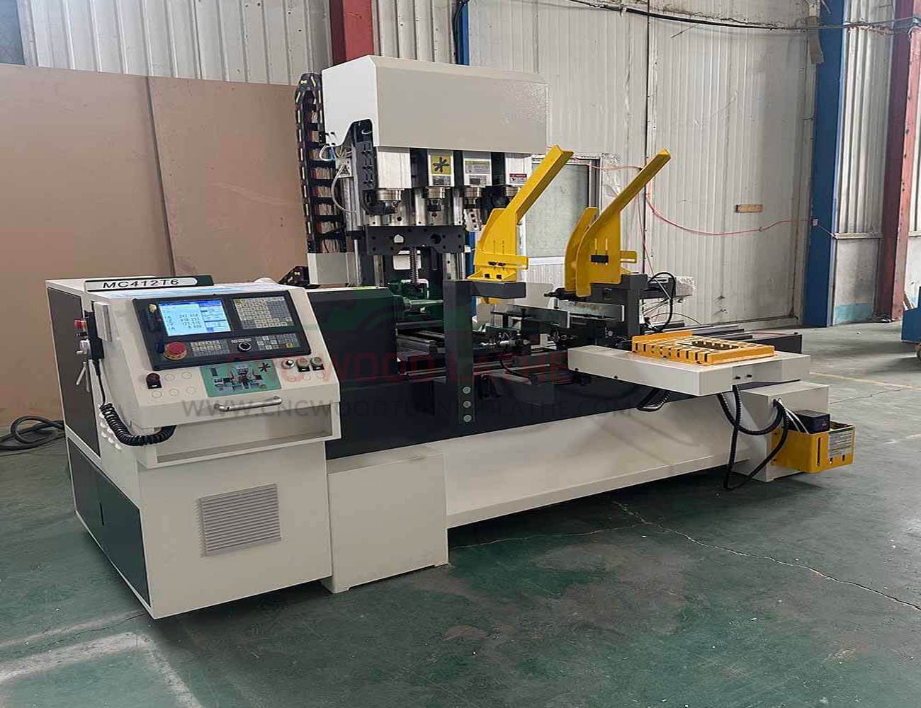 Cnc Torna Taxta İşləyən Torna Maşını