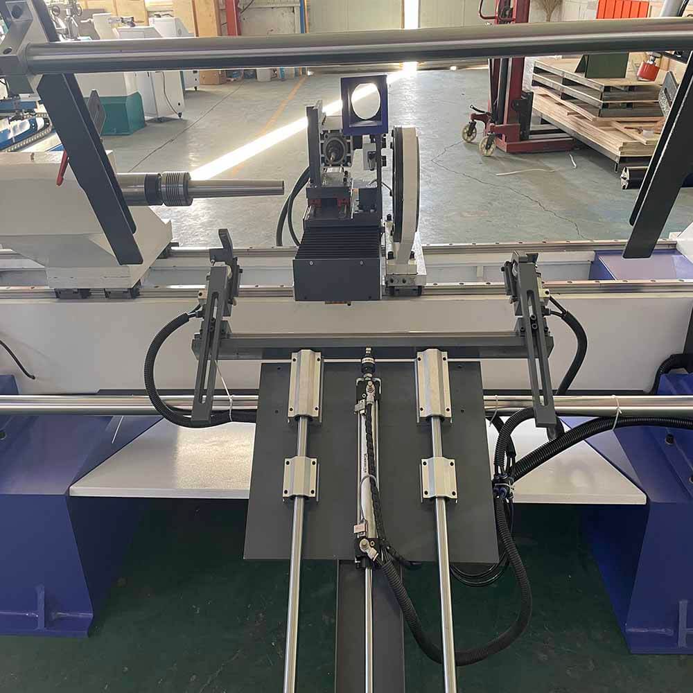 automatický vysoce přesný CNC soustruh na dřevo
