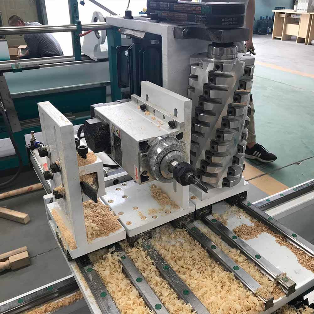 Tour à bois CNC avec deux fraises
