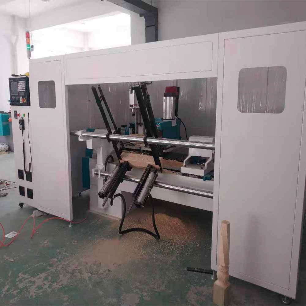 Tornio CNC avanzato a 4 assi per intaglio e lavorazione decorativa del legno